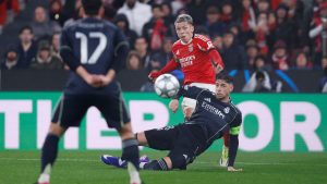 دراما جنونية.. بنفيكا يُسقط ريال مدريد ويرافقه لملحق “الأبطال”